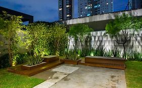 Studio Moderno com Piscina Próximo à Faria Lima&Congonhas
